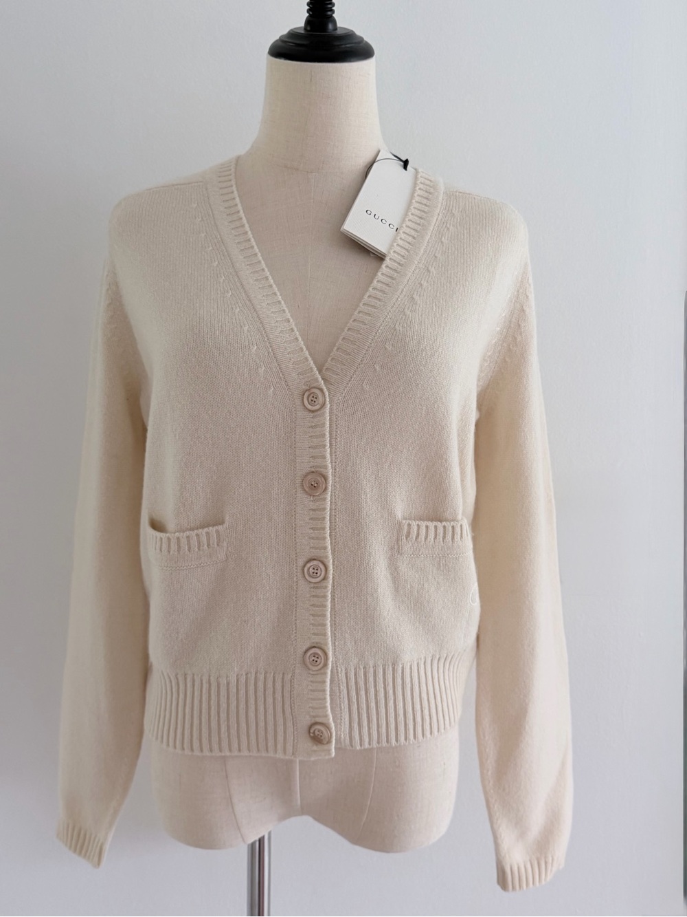 New Gucci 100% Cashmere Ivory V-Neck Button-Front Cardigan, size S